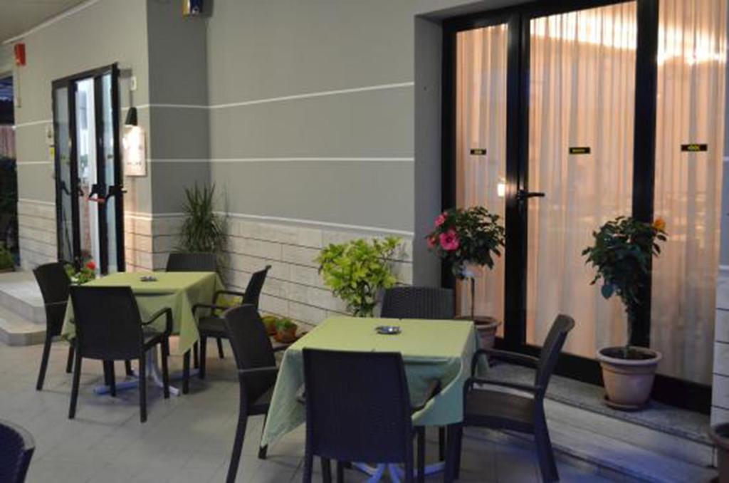 Hotel Laura Rimini Exteriör bild
