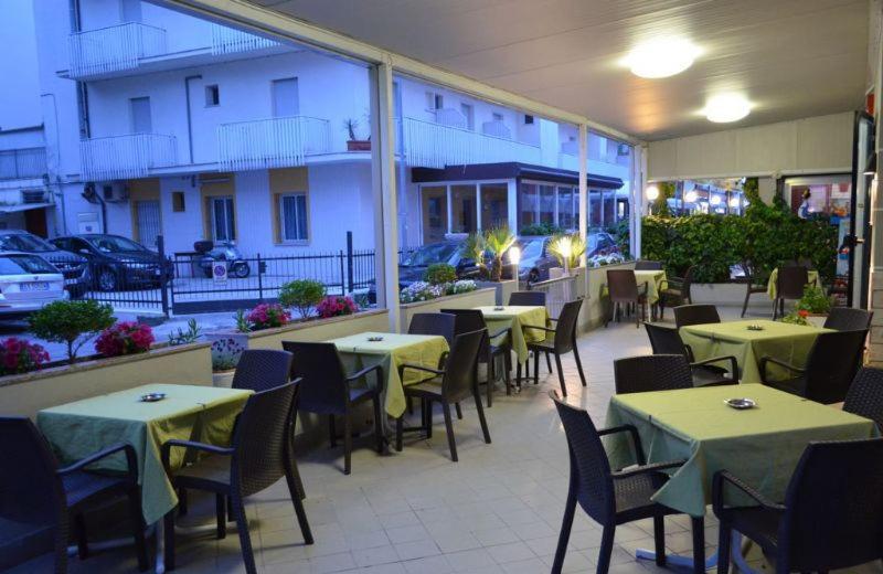 Hotel Laura Rimini Exteriör bild